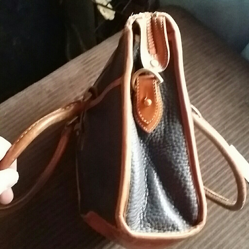 Dooney and Bourke purse - Picture 3 of 6